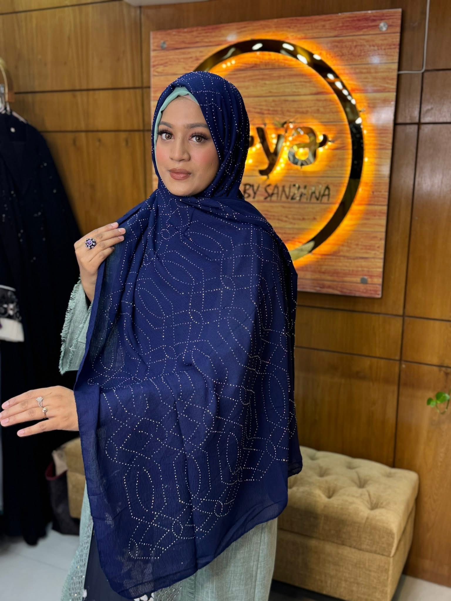 Silver Stone hijab 17