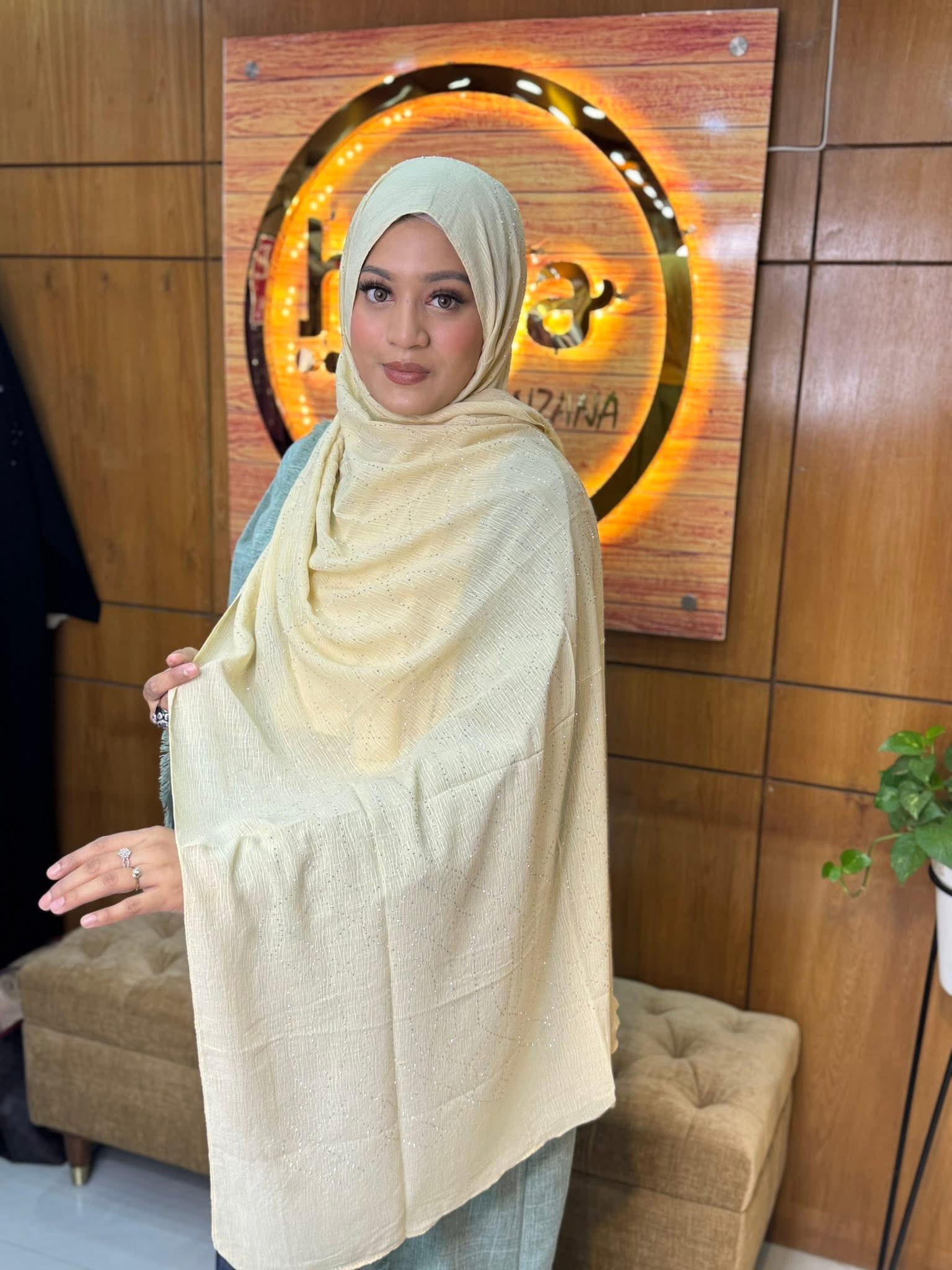 Silver Stone hijab 10
